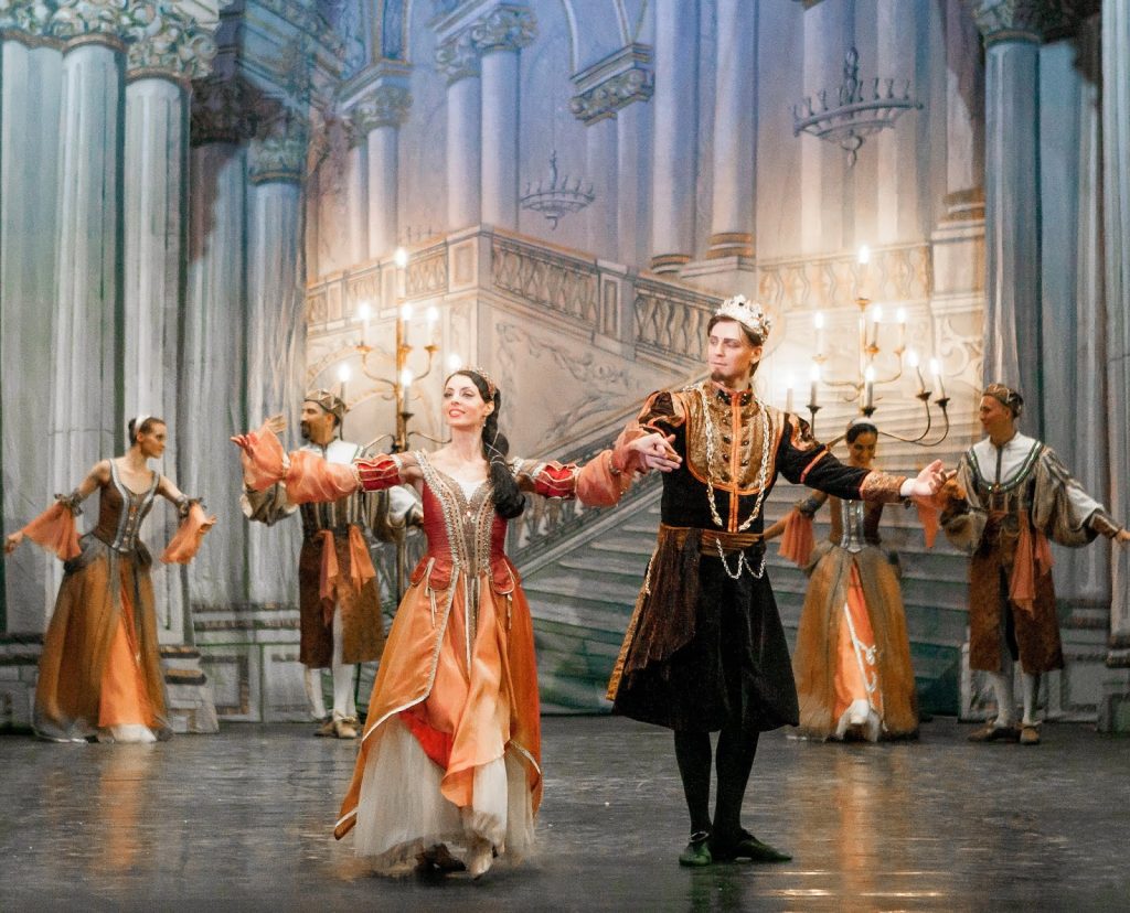 O ballet russo, em dois seculos de aperfeiçoamento dos métodos das escolas estrangeiras